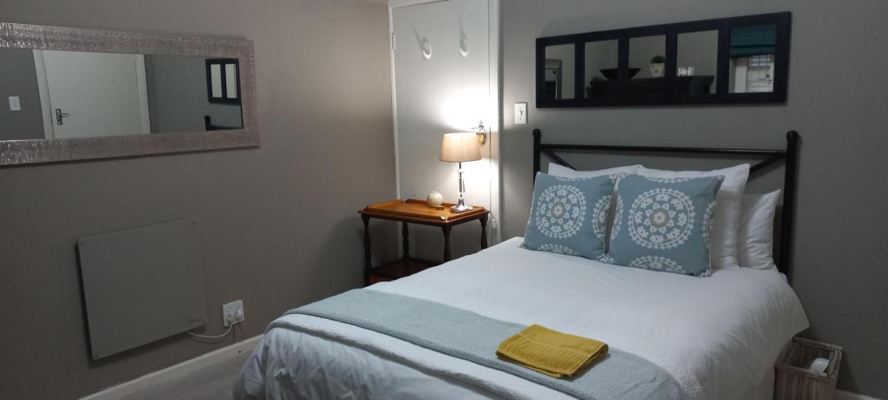 Peony Luxury Room With Wifi And Own Entrance Стеленбош Екстериор снимка