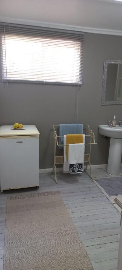 Peony Luxury Room With Wifi And Own Entrance Стеленбош Екстериор снимка