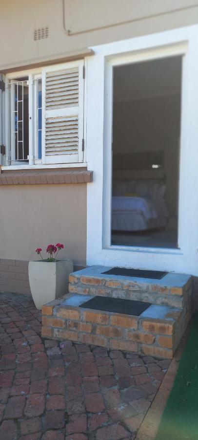 Peony Luxury Room With Wifi And Own Entrance Стеленбош Екстериор снимка
