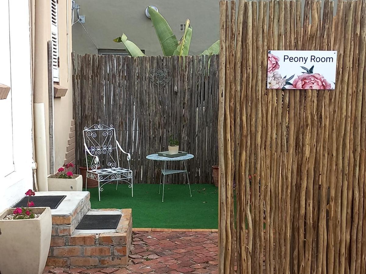 Peony Luxury Room With Wifi And Own Entrance Стеленбош Екстериор снимка