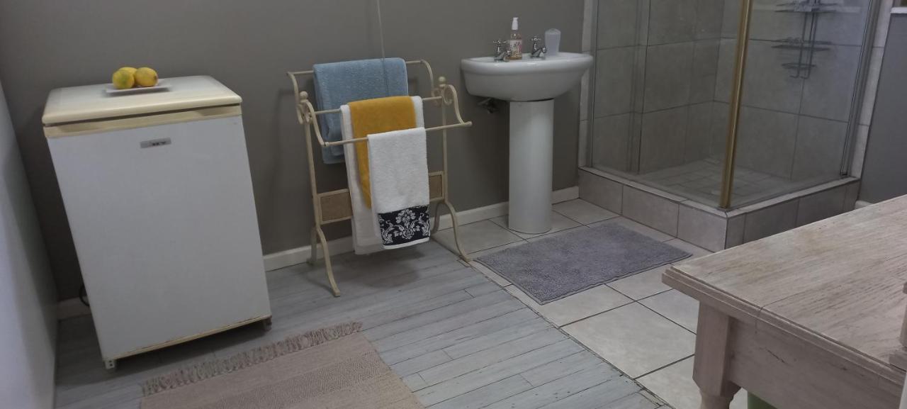 Peony Luxury Room With Wifi And Own Entrance Стеленбош Стая снимка