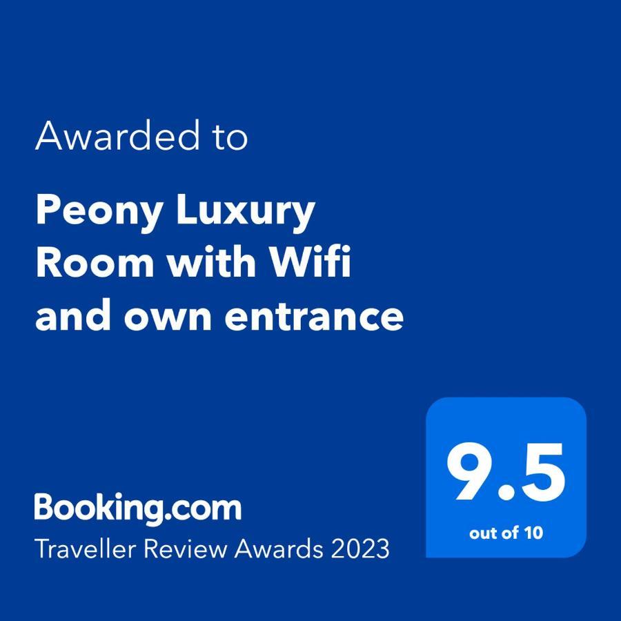 Peony Luxury Room With Wifi And Own Entrance Стеленбош Екстериор снимка